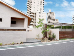 夫婦で愛でる四季のある庭